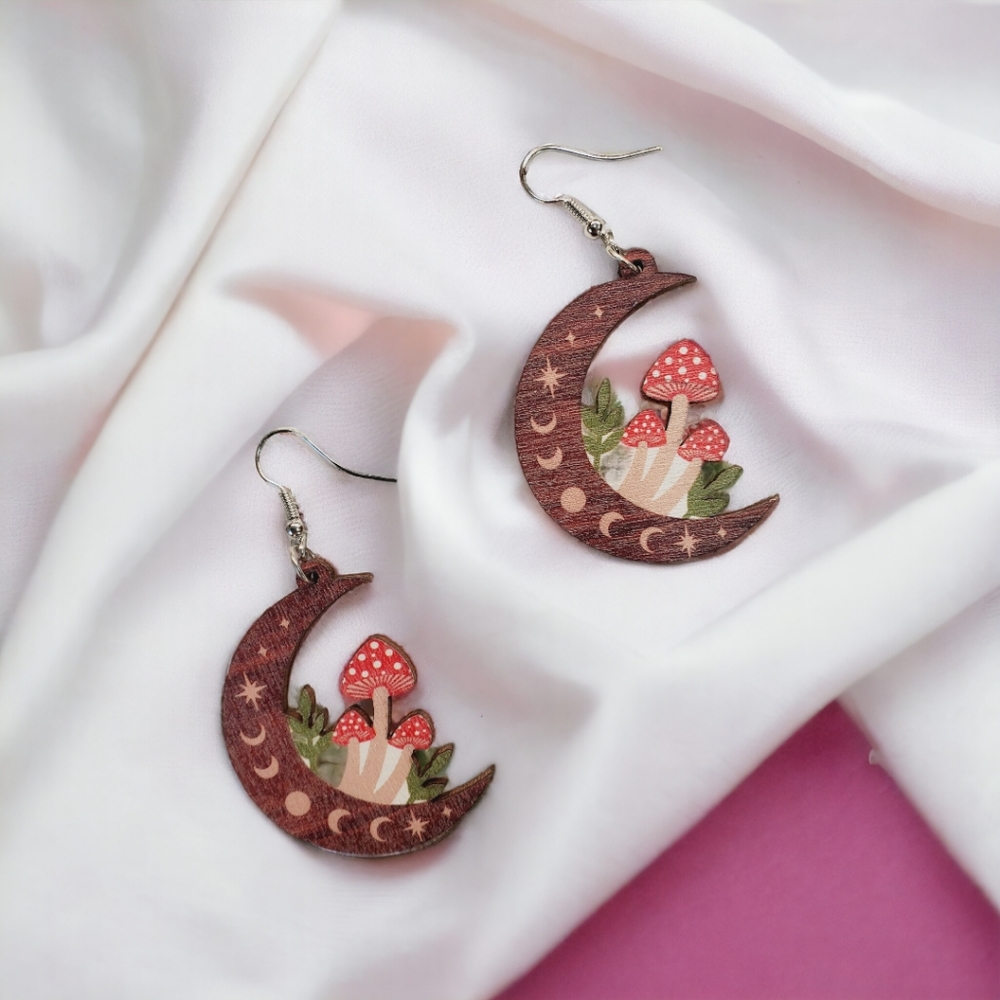 NWT Wooden laser cut mushroom 🍄 & moon cycle earrings
